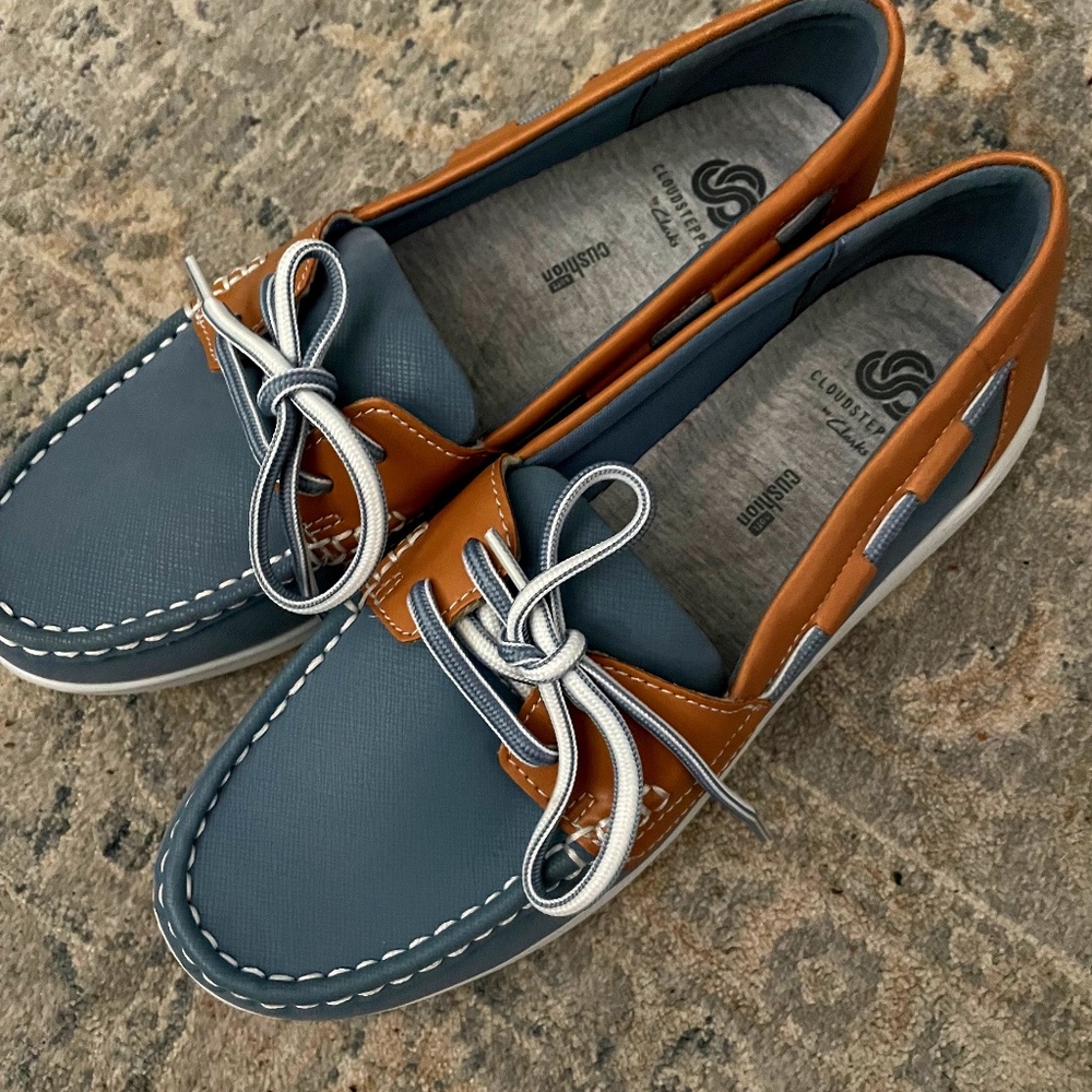 NEW Women’s Cloudsteppers by CLARKS boat shoes. New WO tags. Dusty blue